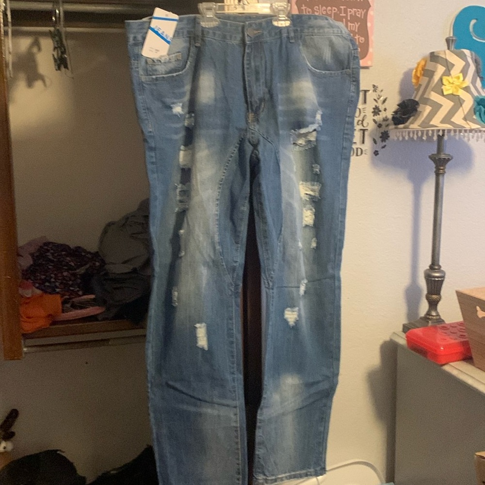 Brand new mens jeans size 40x30.